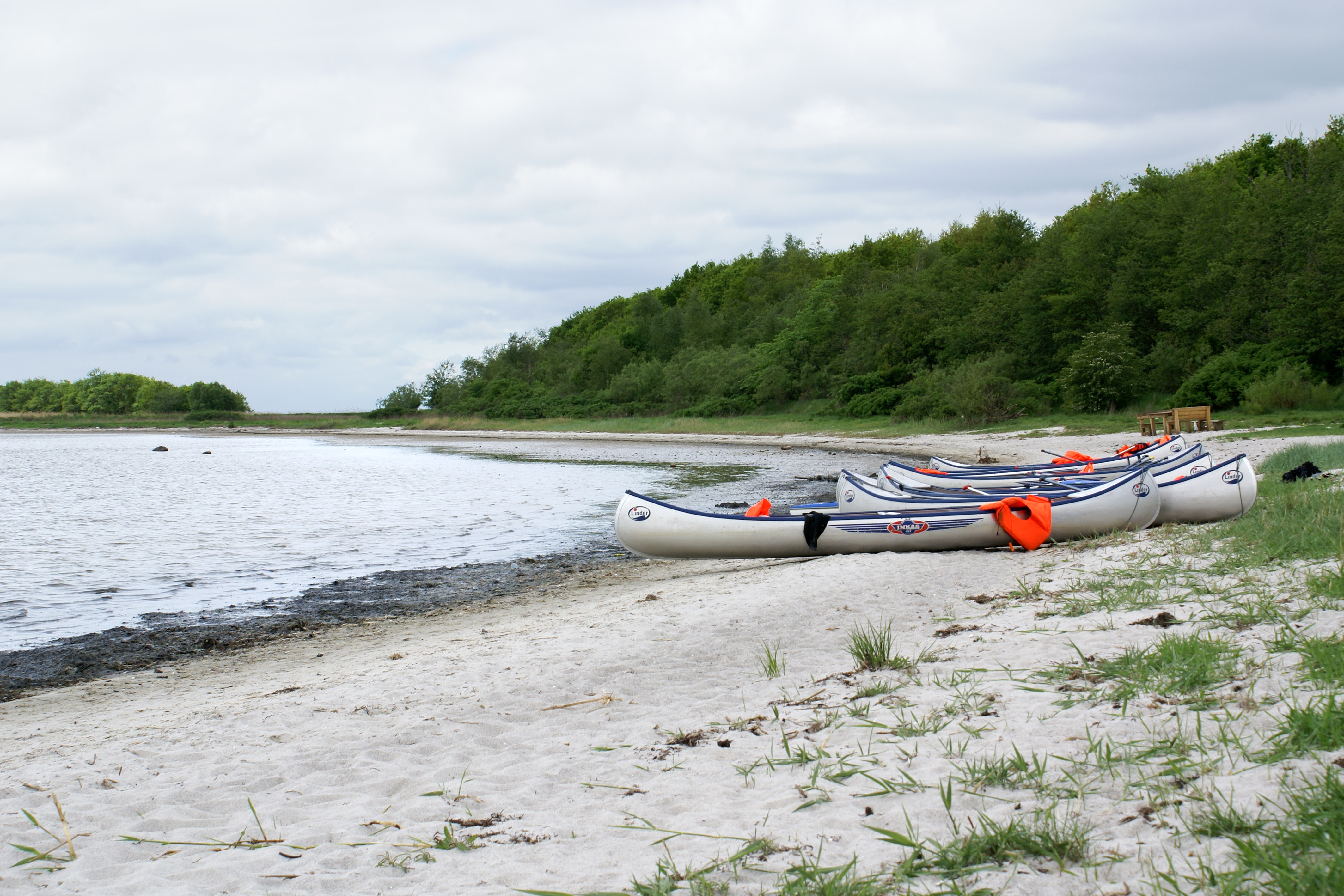 Kajakker på stranden på Egholm