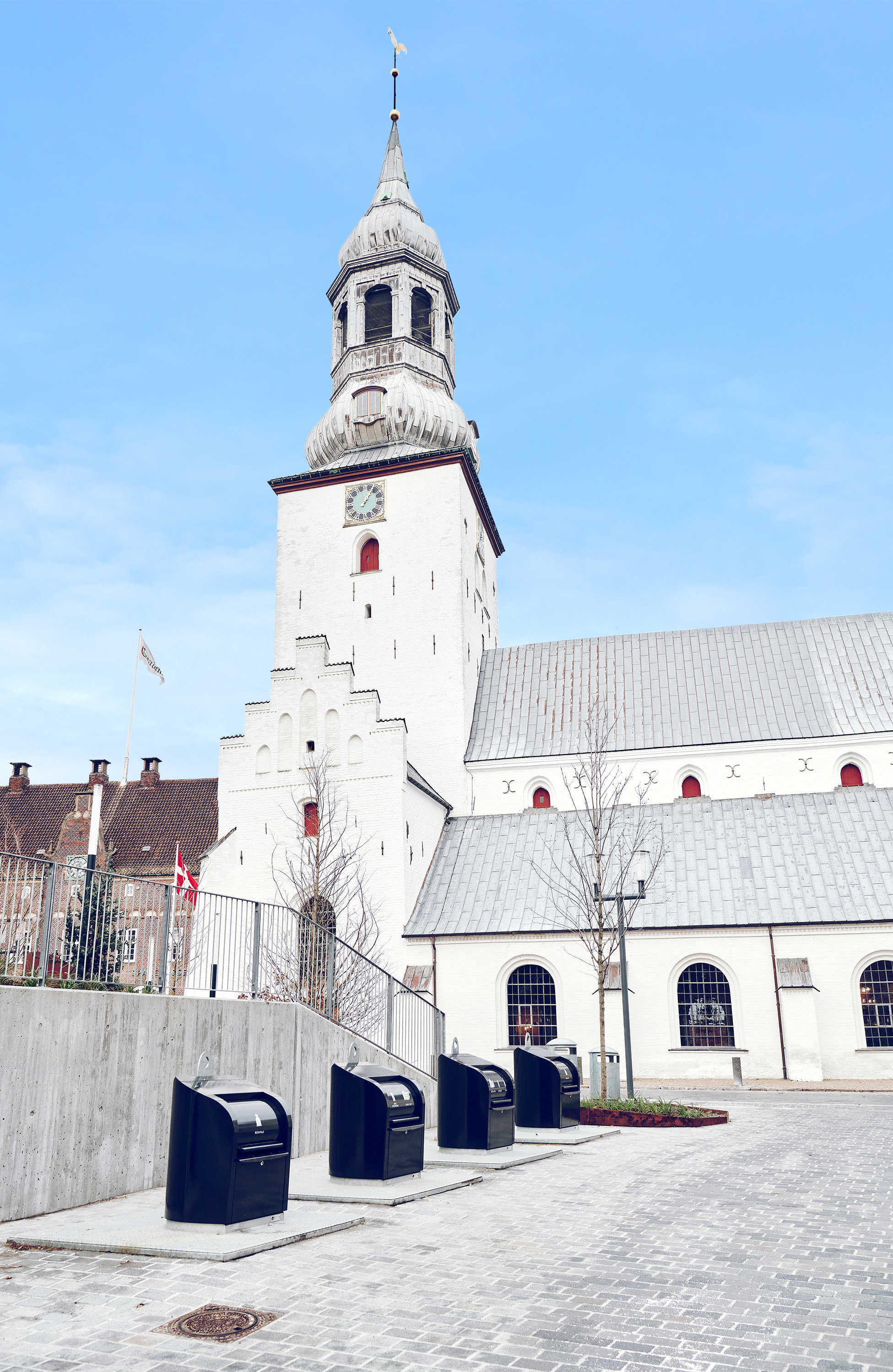 Molokker foran Budolfi kirke