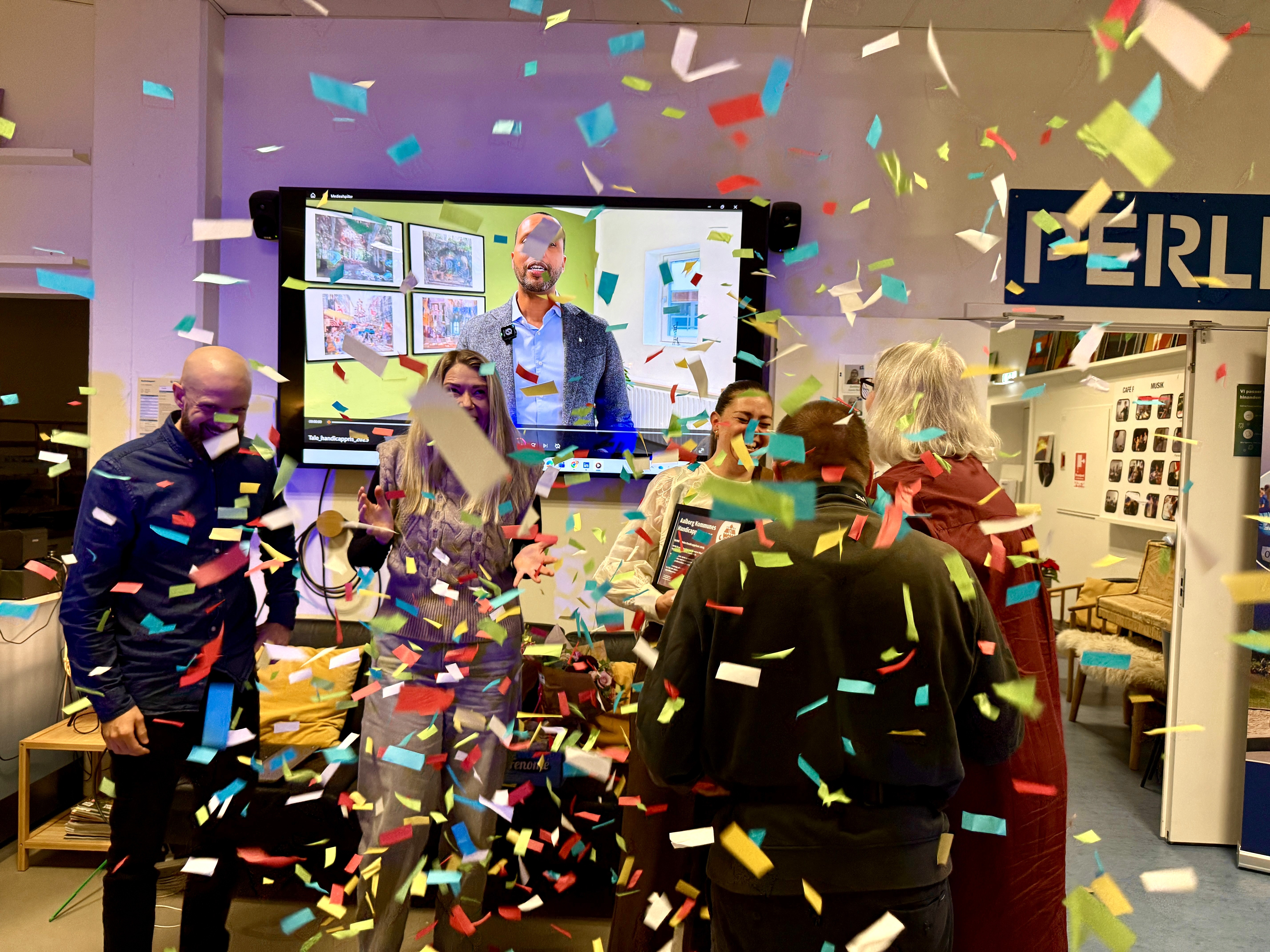 Konfetti over vindere af handicappris