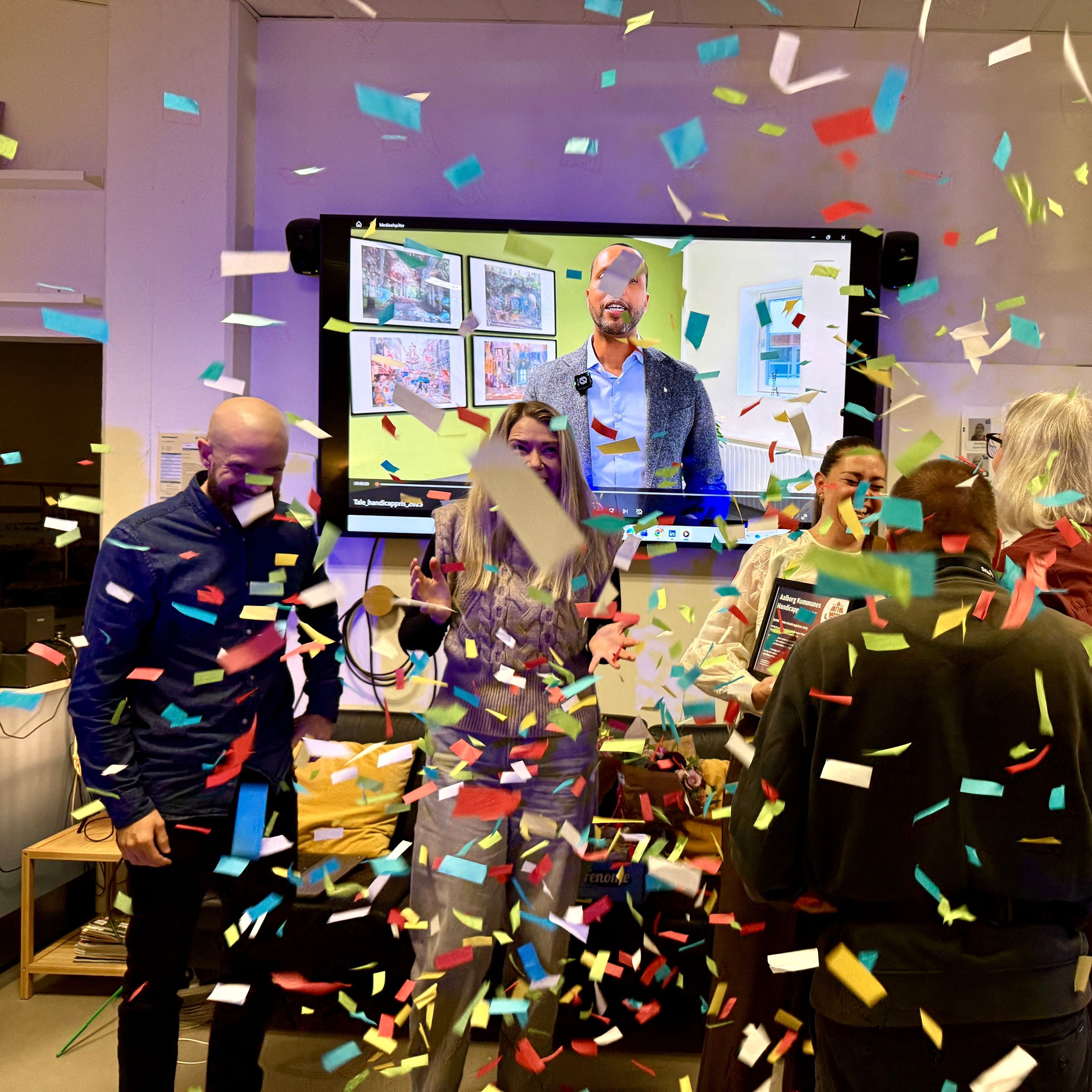Konfetti over vindere af handicappris