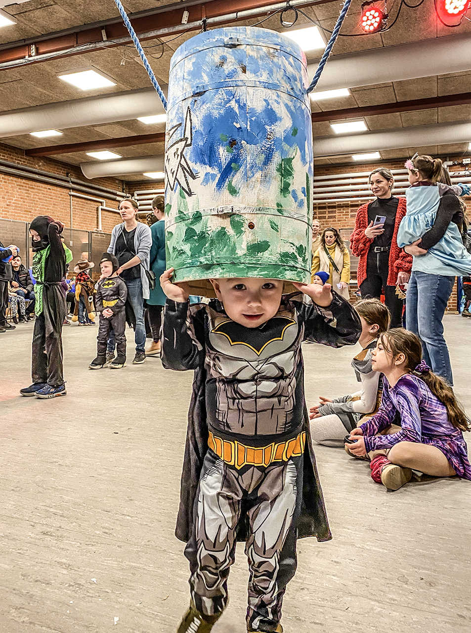 Børn, der slår katten af tønden