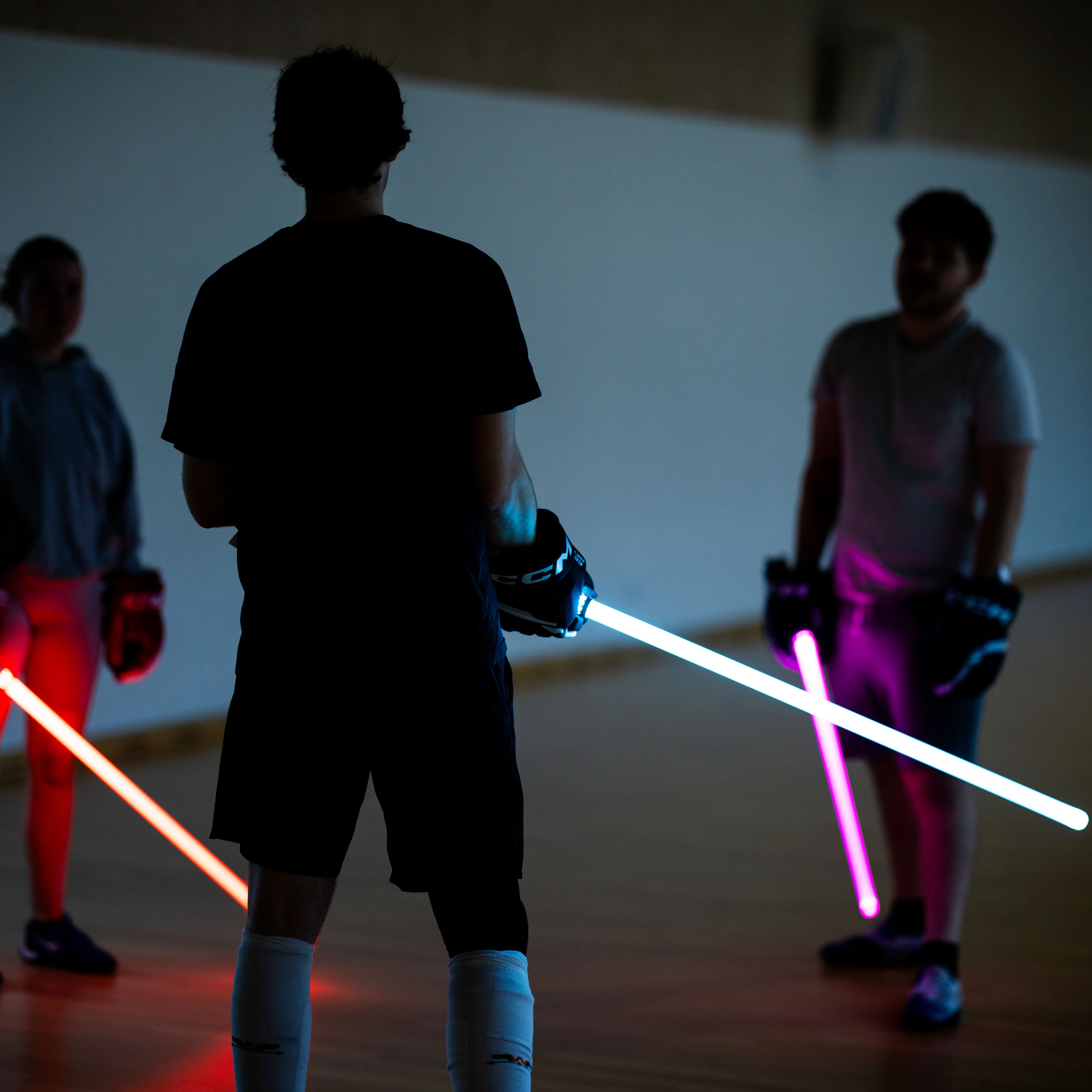 Personer der kæmper med lyssværd