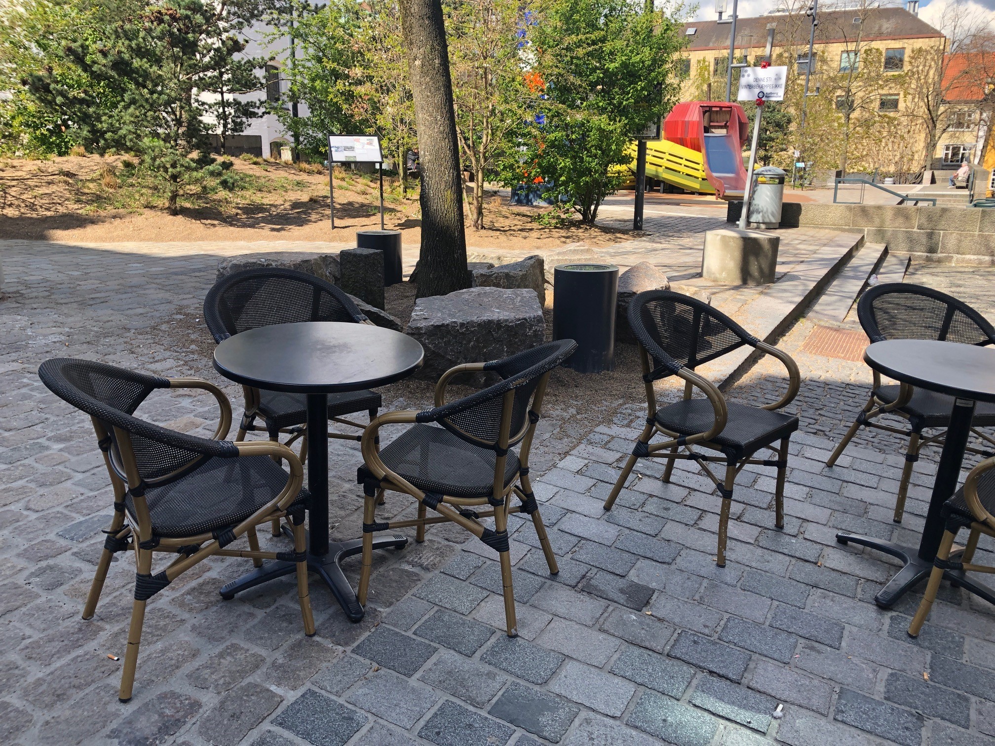 Borde ved Budolfi Kirke i Aalborg