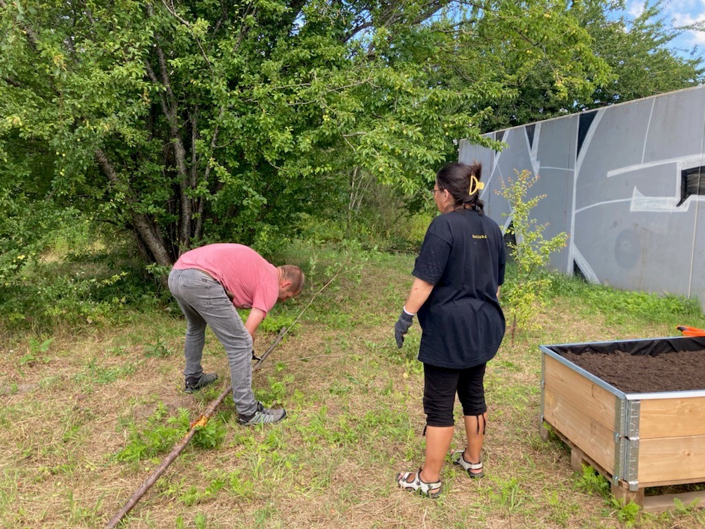 en mand og kvinde udenfor Oaseb