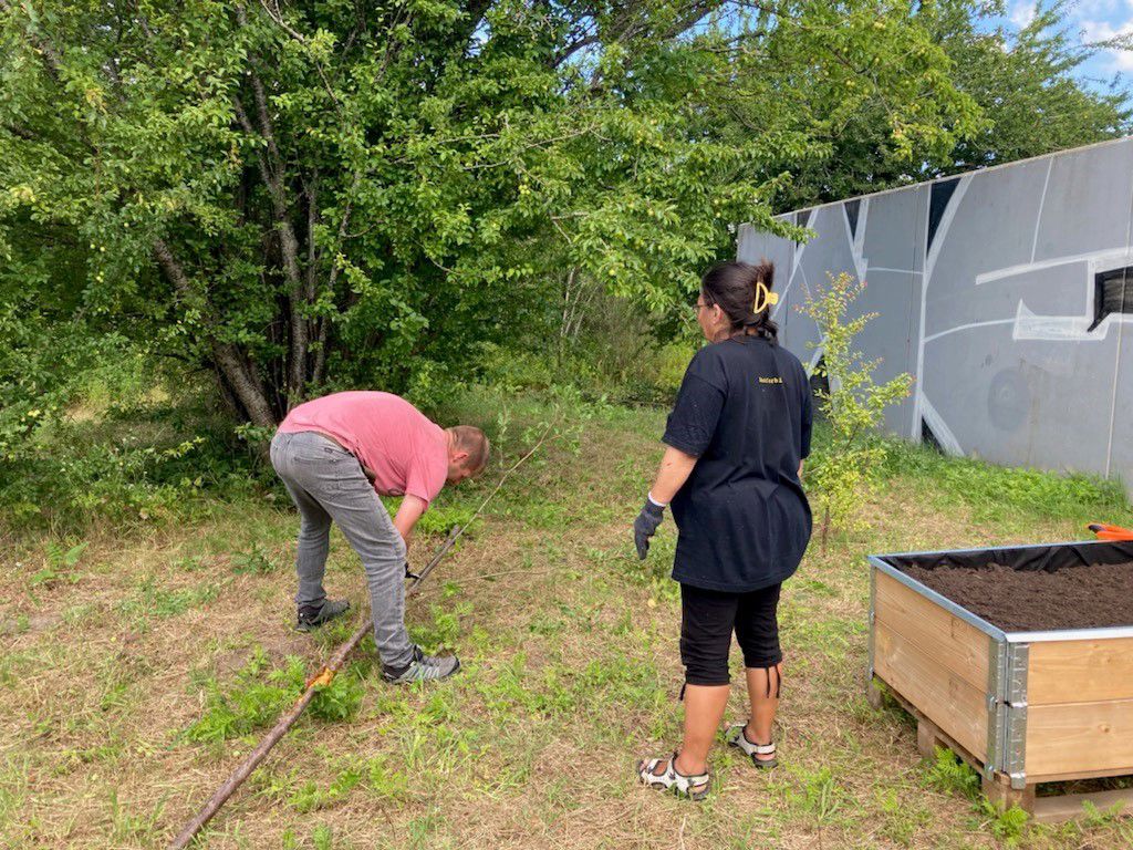 en mand og kvinde udenfor Oaseb