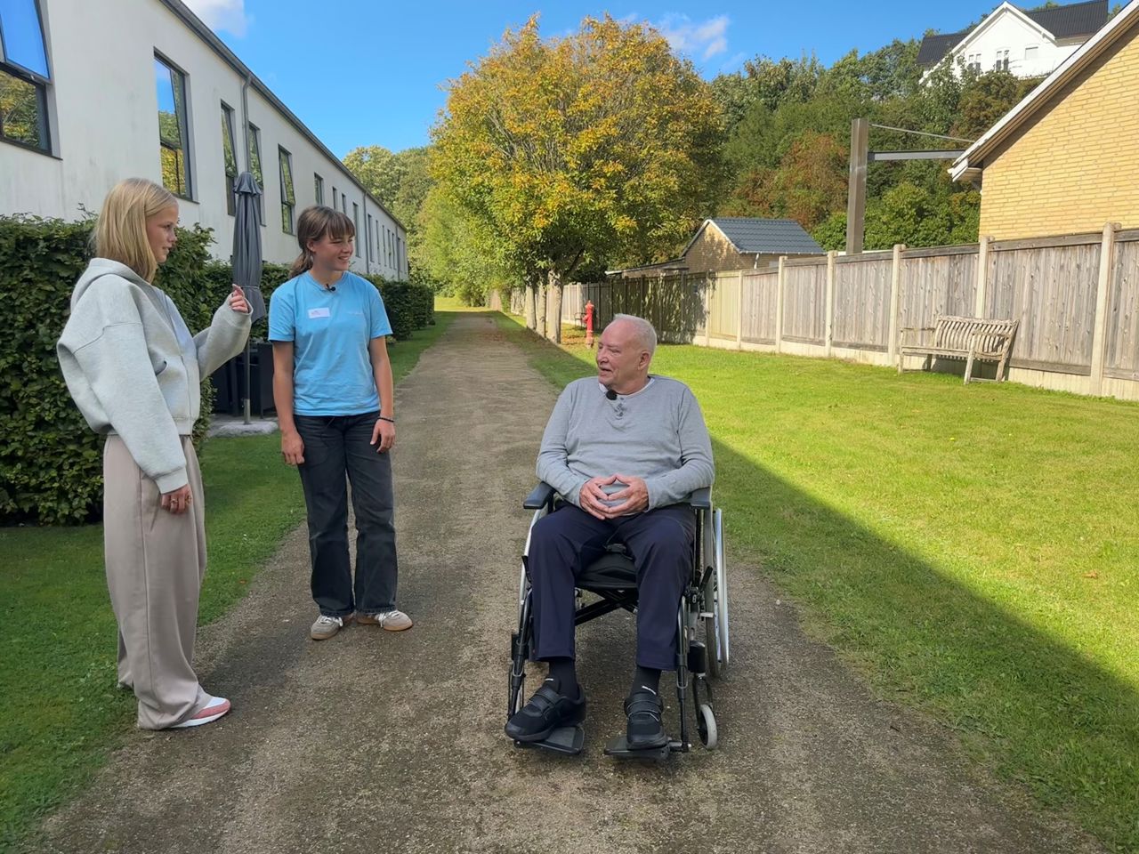 Ida, Mie og Benny i Lundbyecentrets have