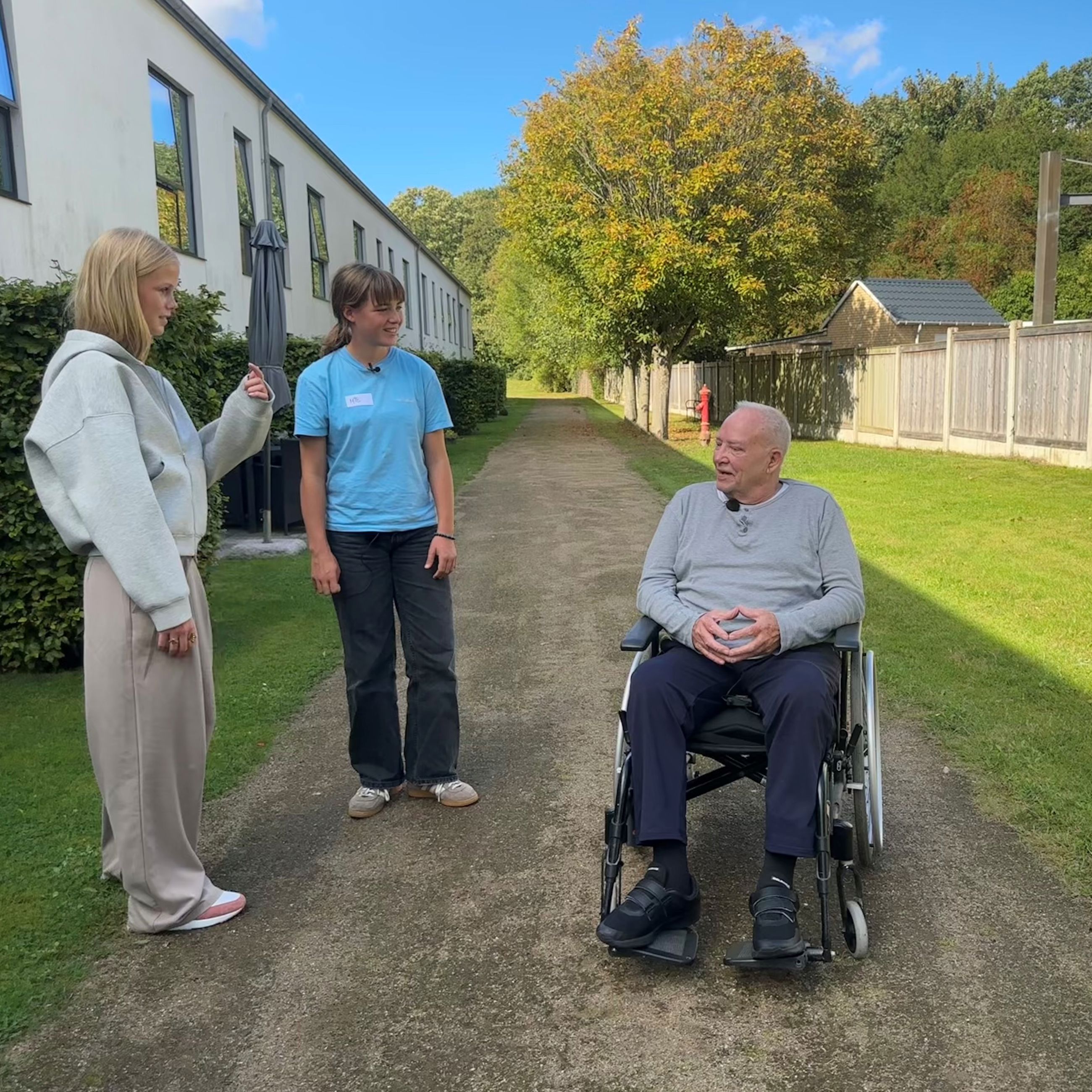 Ida, Mie og Benny i Lundbyecentrets have