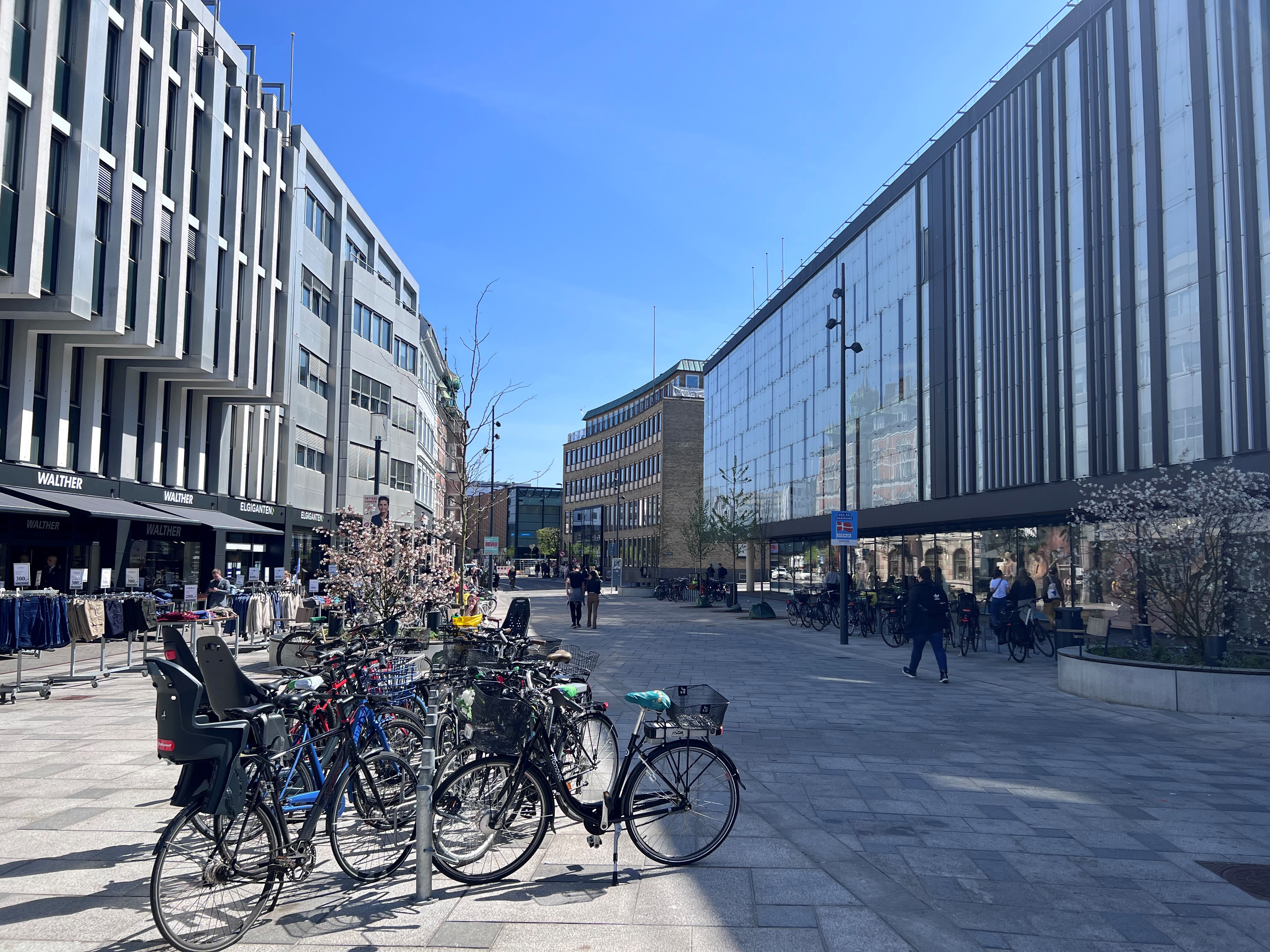 Parkerede cykler på Nytorv
