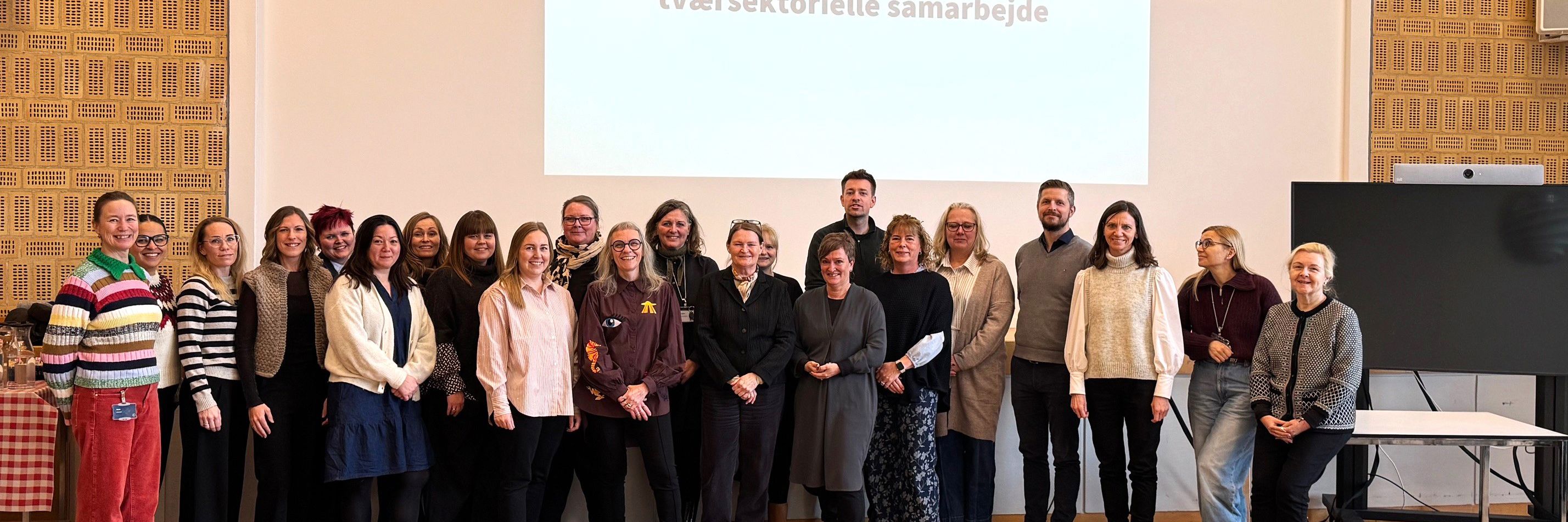 Gruppebillede af samarbejdspartnere i Psykiatrien og Aalborg Kommune