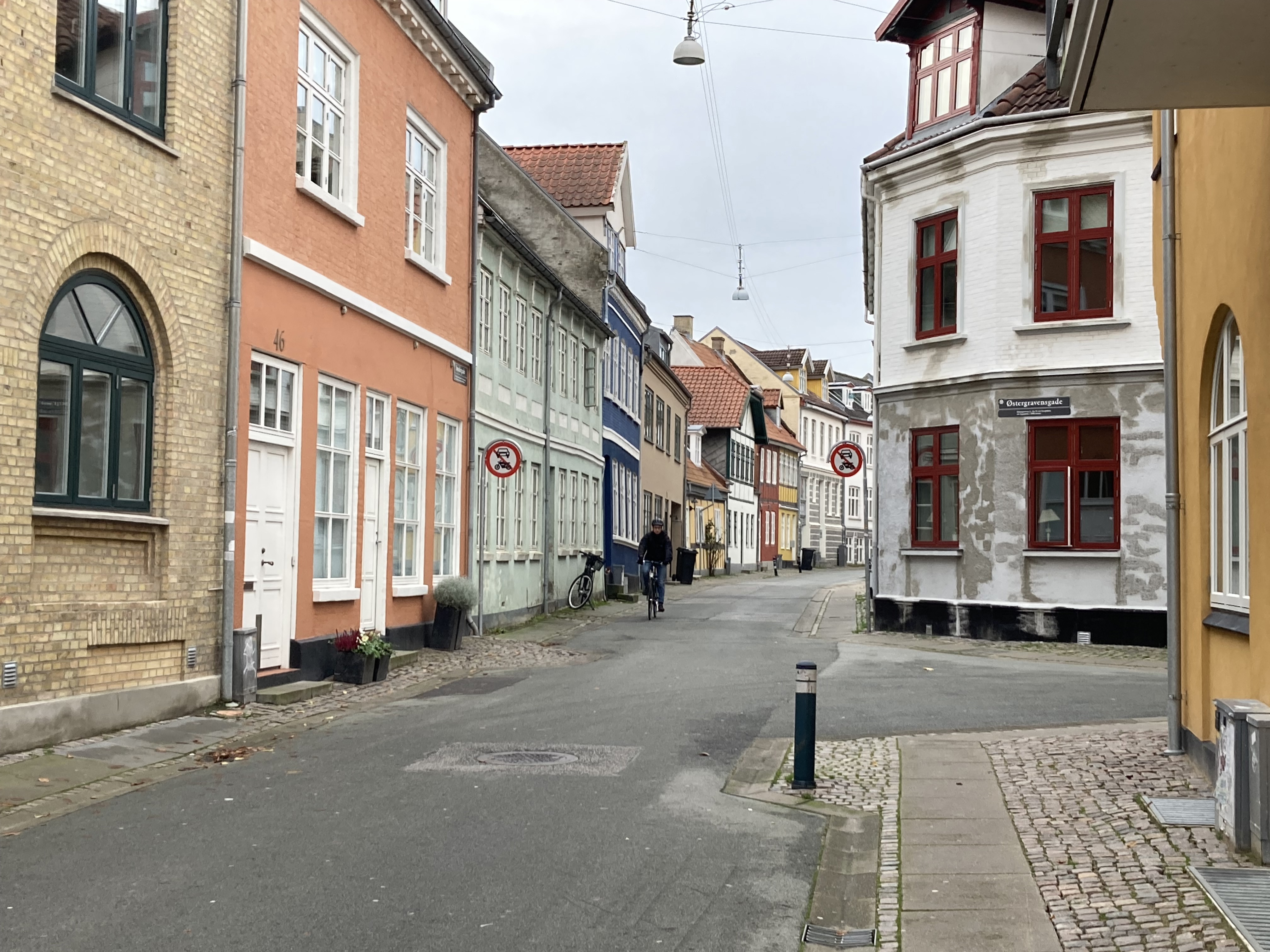 Søndergade i den centrale del af Aalborg. Her er der ikke plads til parkering.