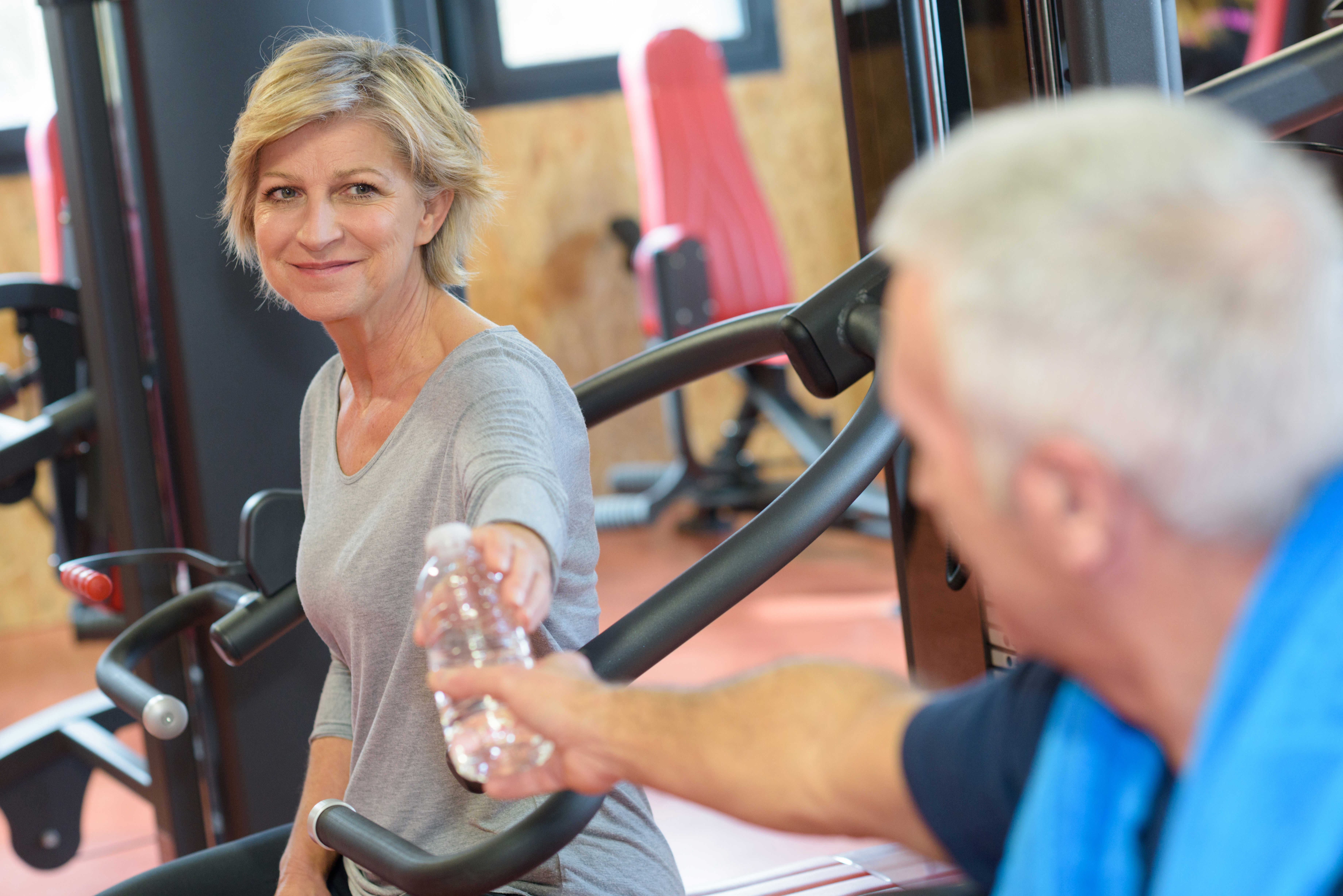 Mand og kvinde der træner