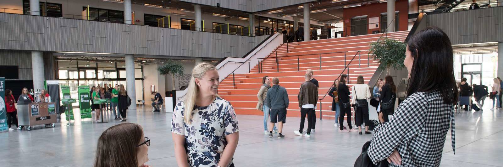Glade unge mennesker