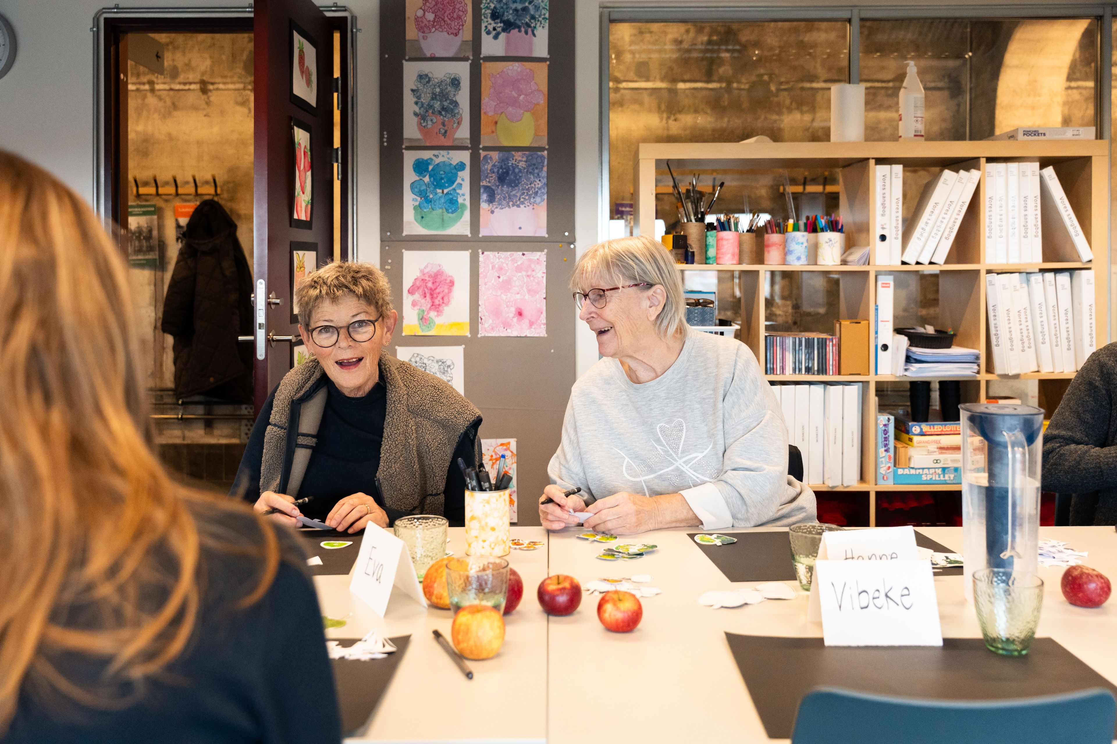 Kvinder i kreativt værksted