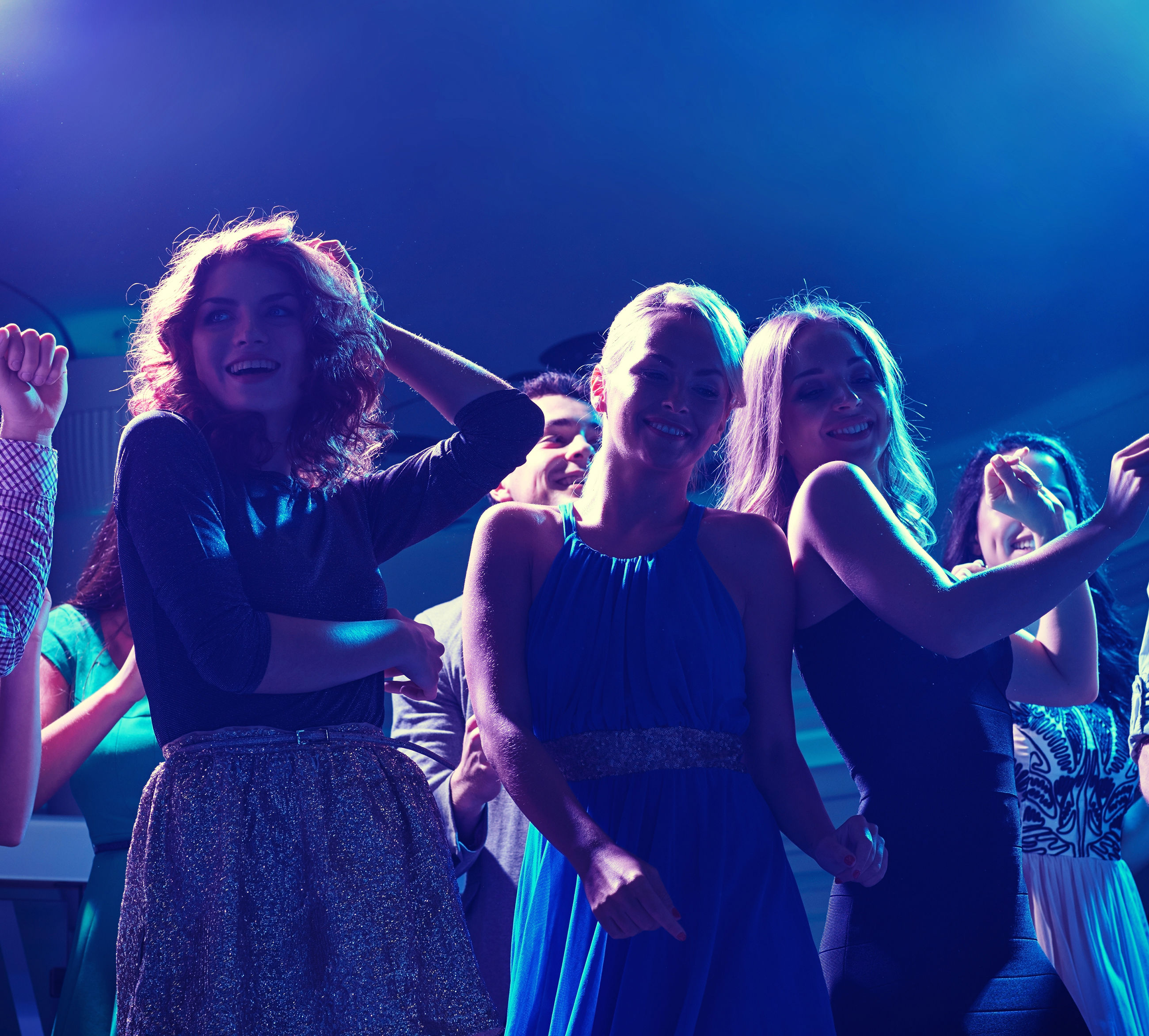 Unge fester i nattelivet