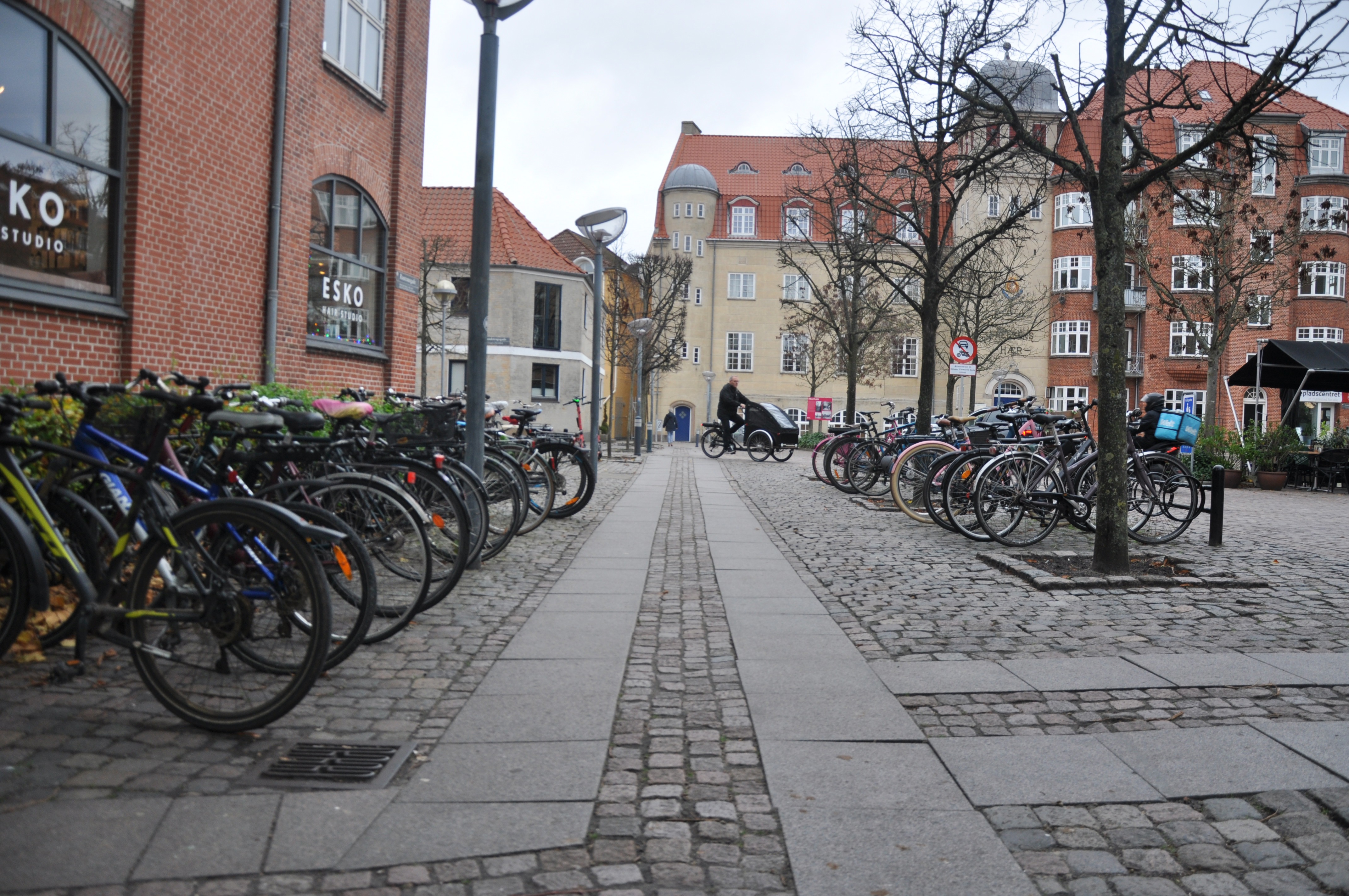 Mølle Plads er et centralt ankomststed for mange cyklister.