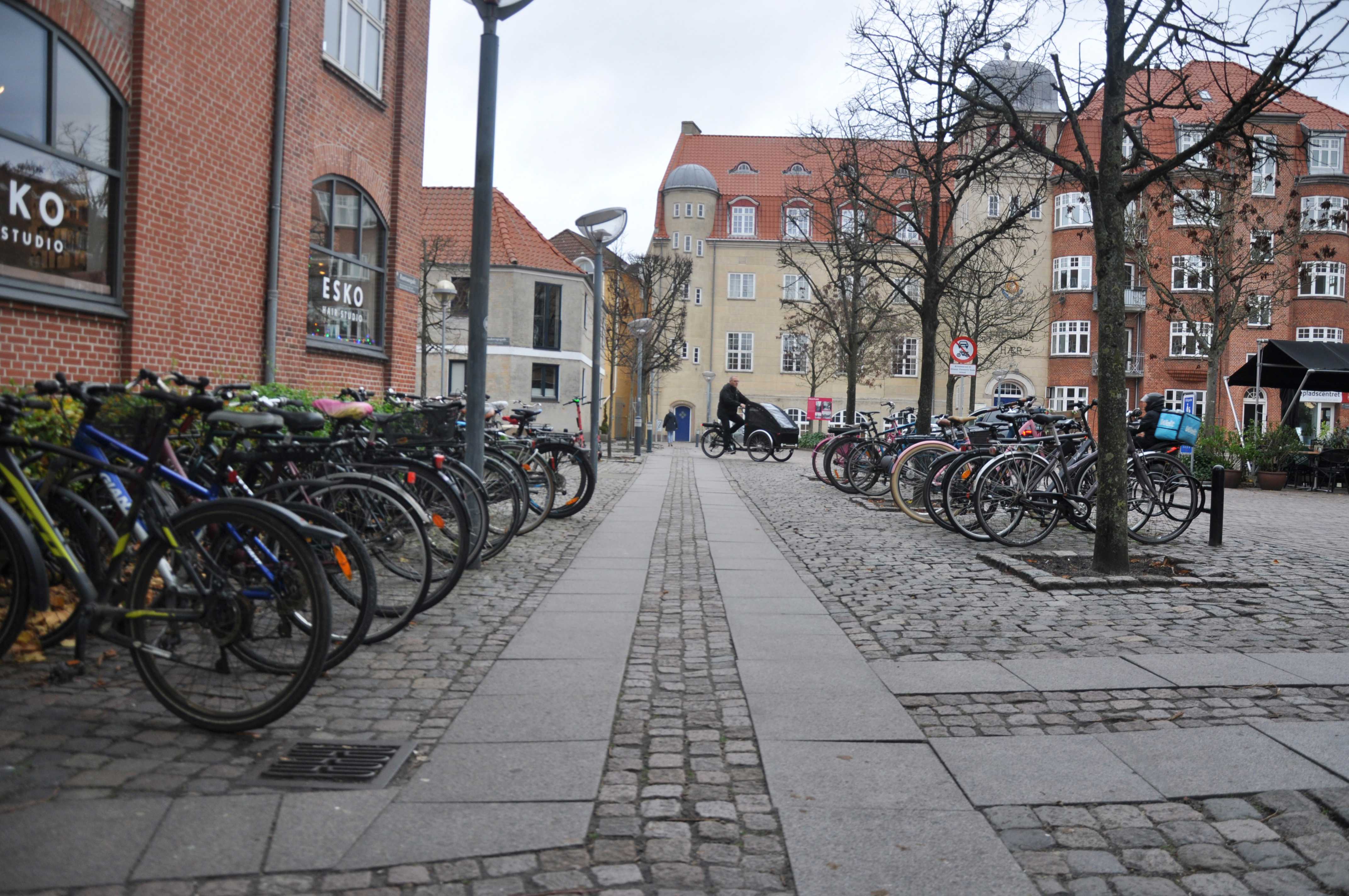 Mølle Plads er et centralt ankomststed for mange cyklister.