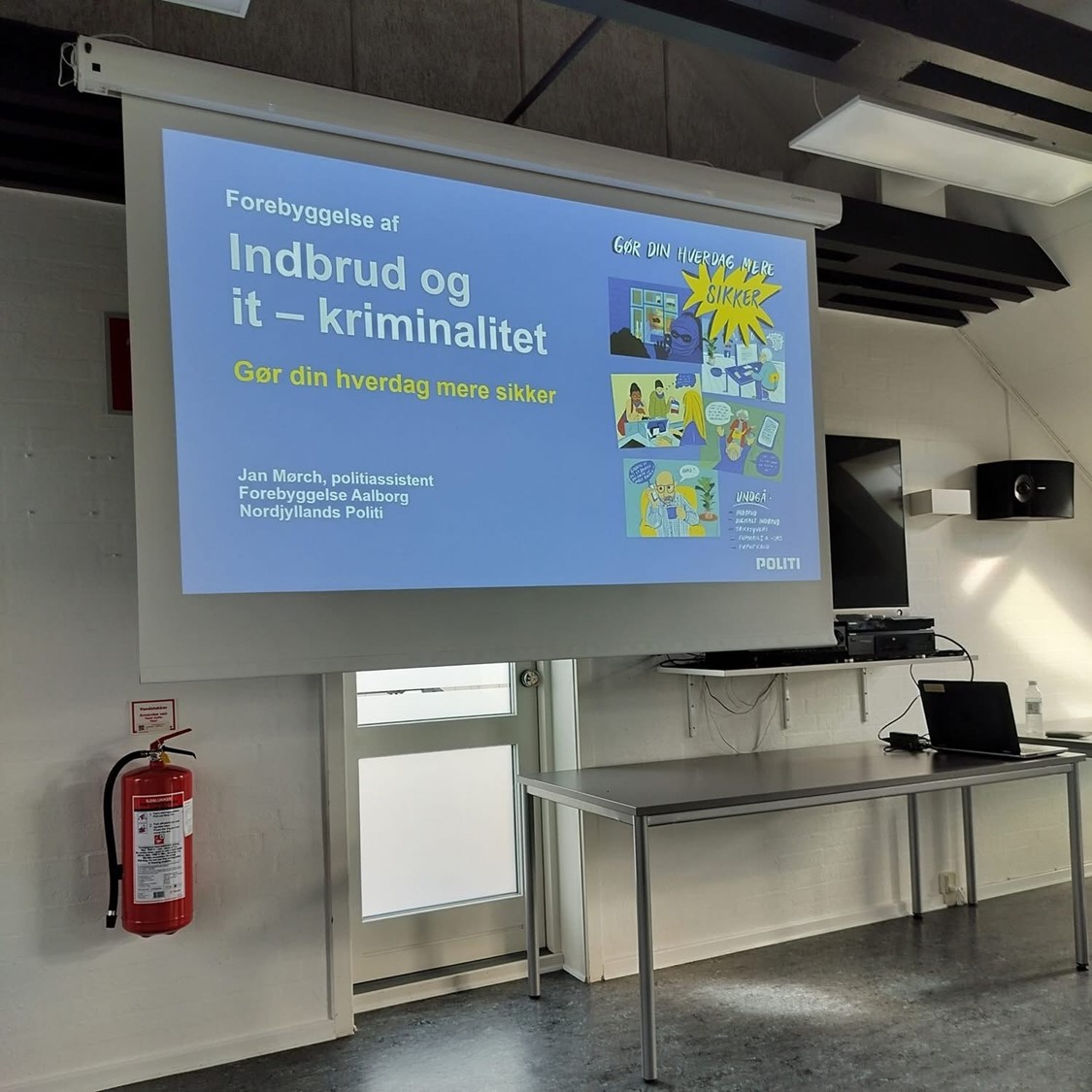 Overhead med teksten Forebyggelse Indbrud og IT-kriminalitet - Gør din hverdag mere sikker