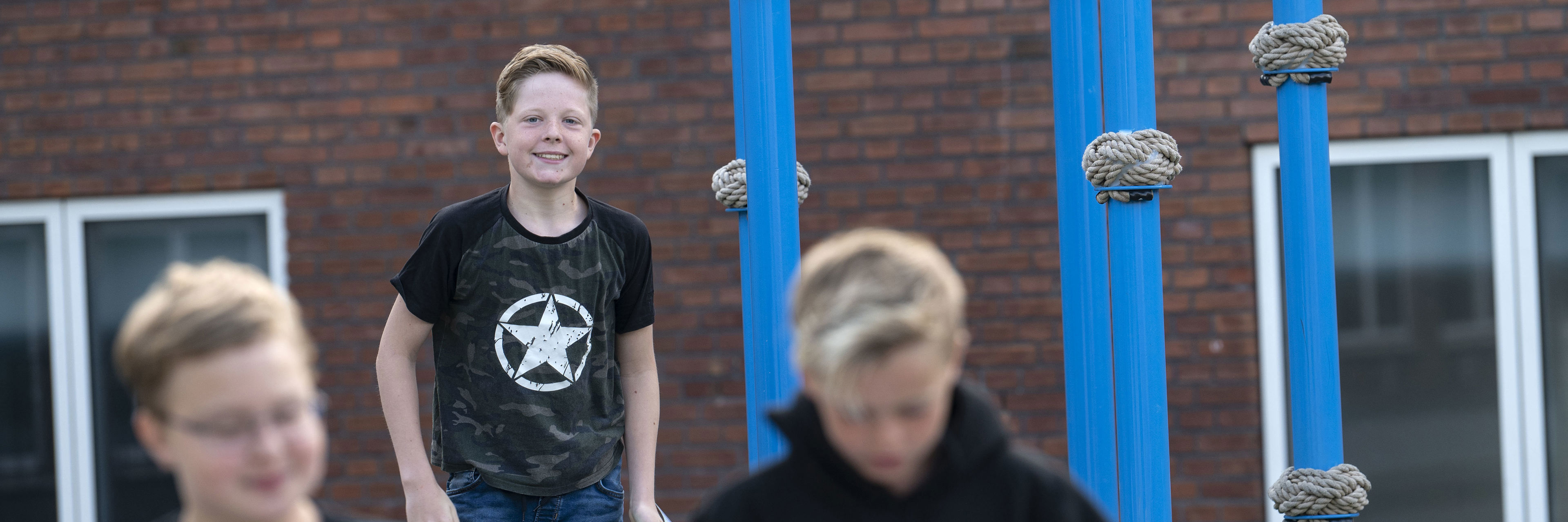 Elever på legeplads