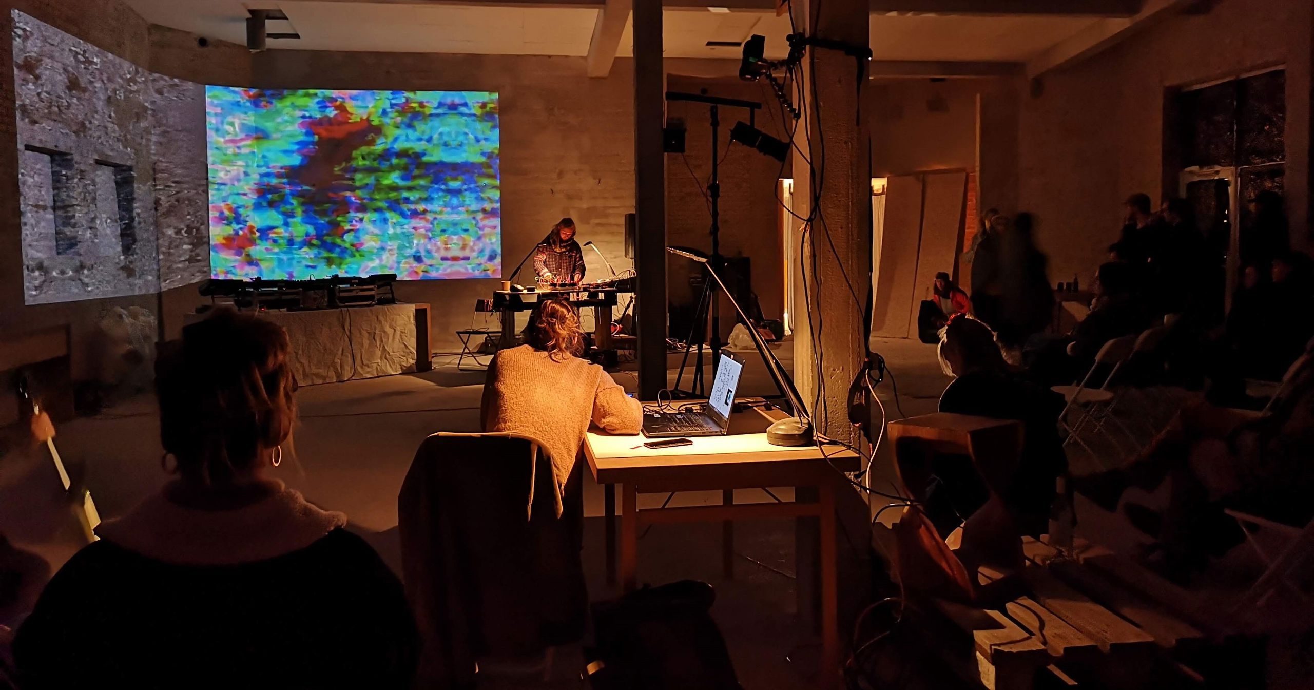 Netværket Aalborg Sureal plejer lokale, originale kunstnere indenfor visuel kunst og performance