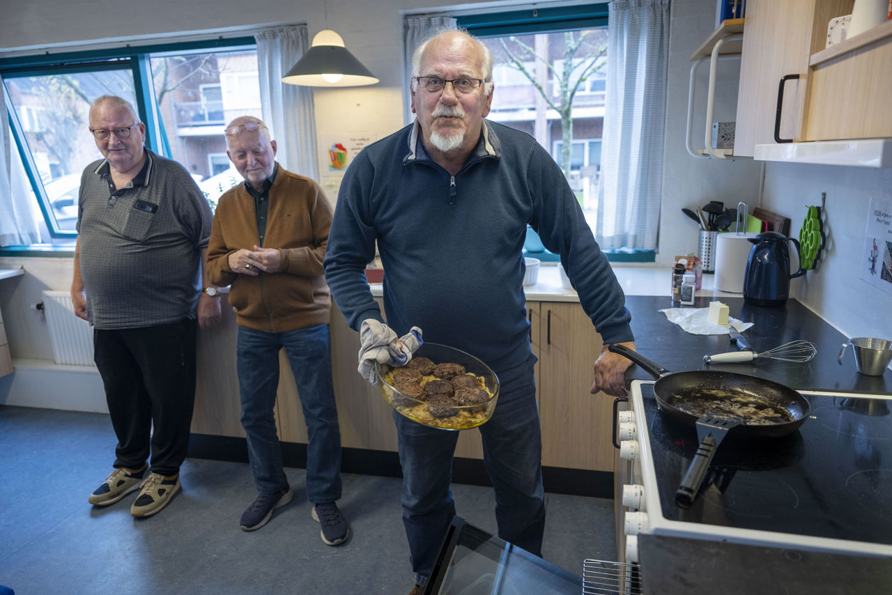 Tre herrer laver mad