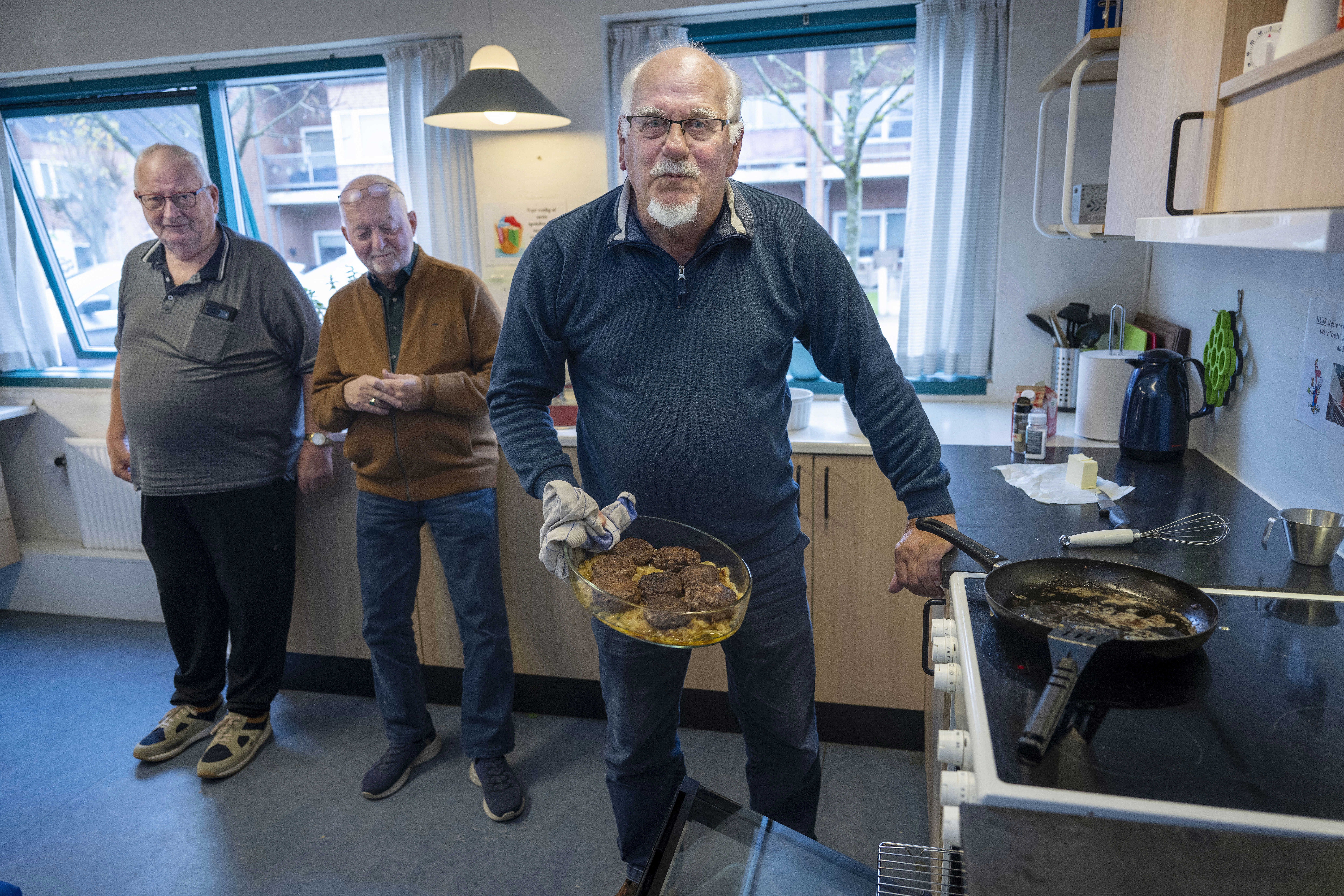 Tre herrer laver mad