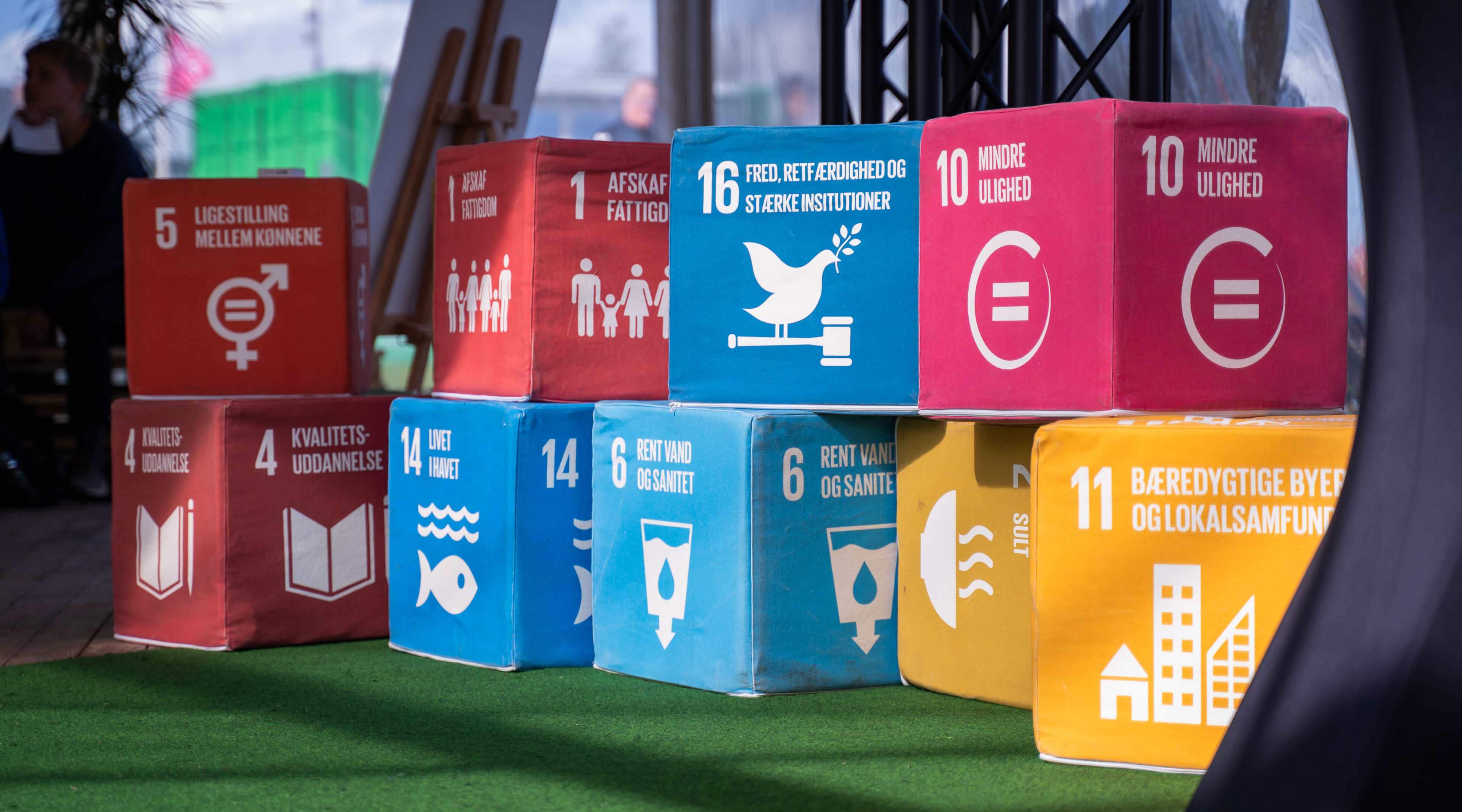 FN's verdensmål som store terninger