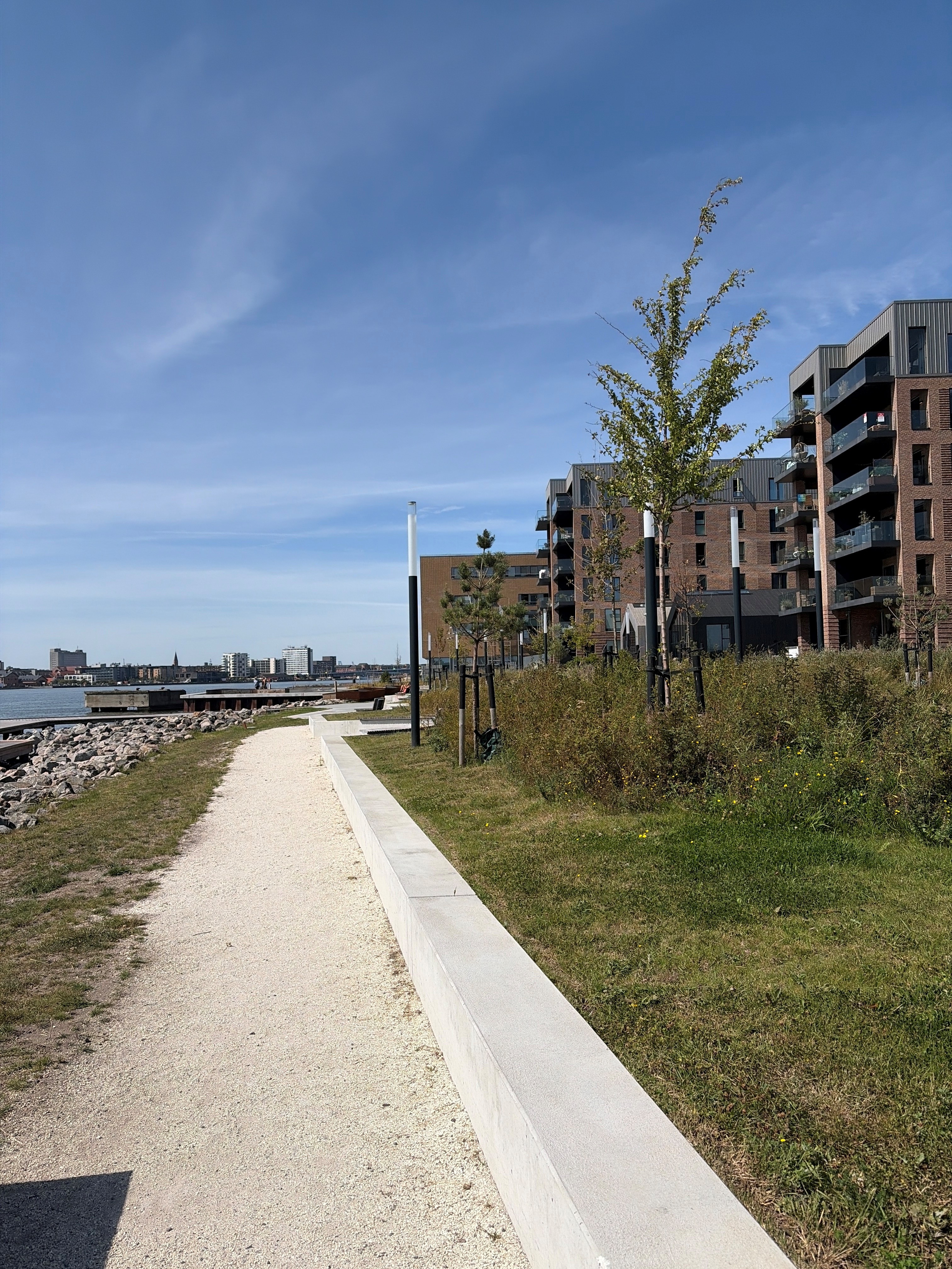 Sti langs fjorden ved Stigsborg i Nørresundby