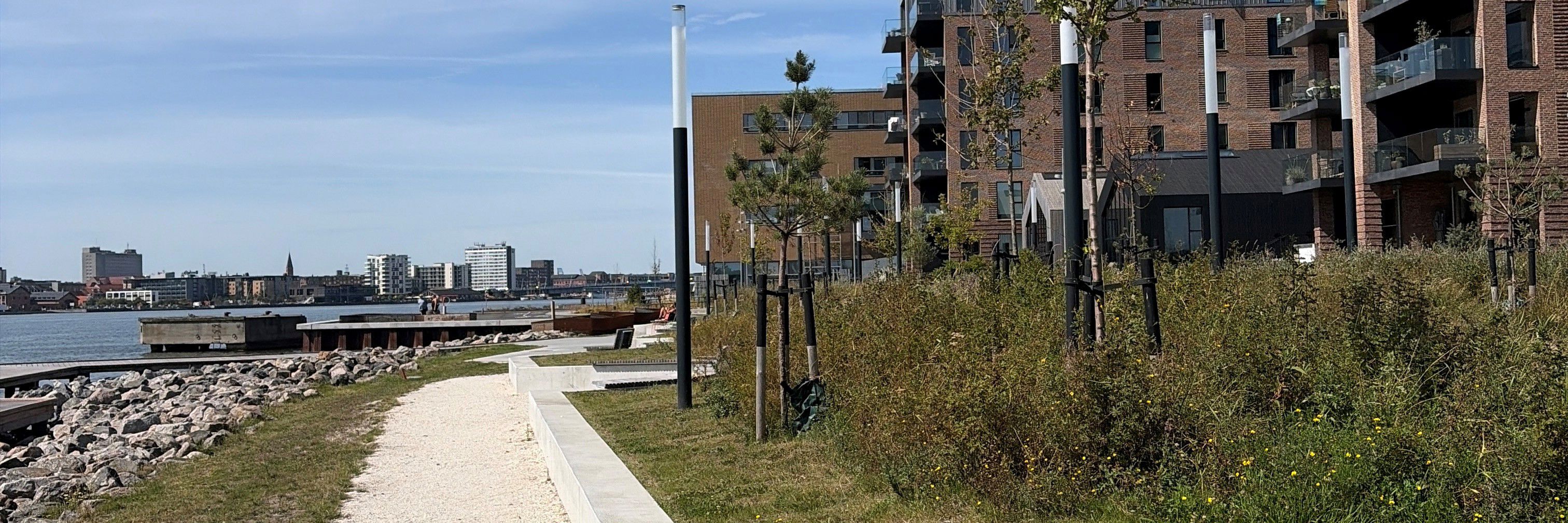 Sti langs fjorden ved Stigsborg i Nørresundby