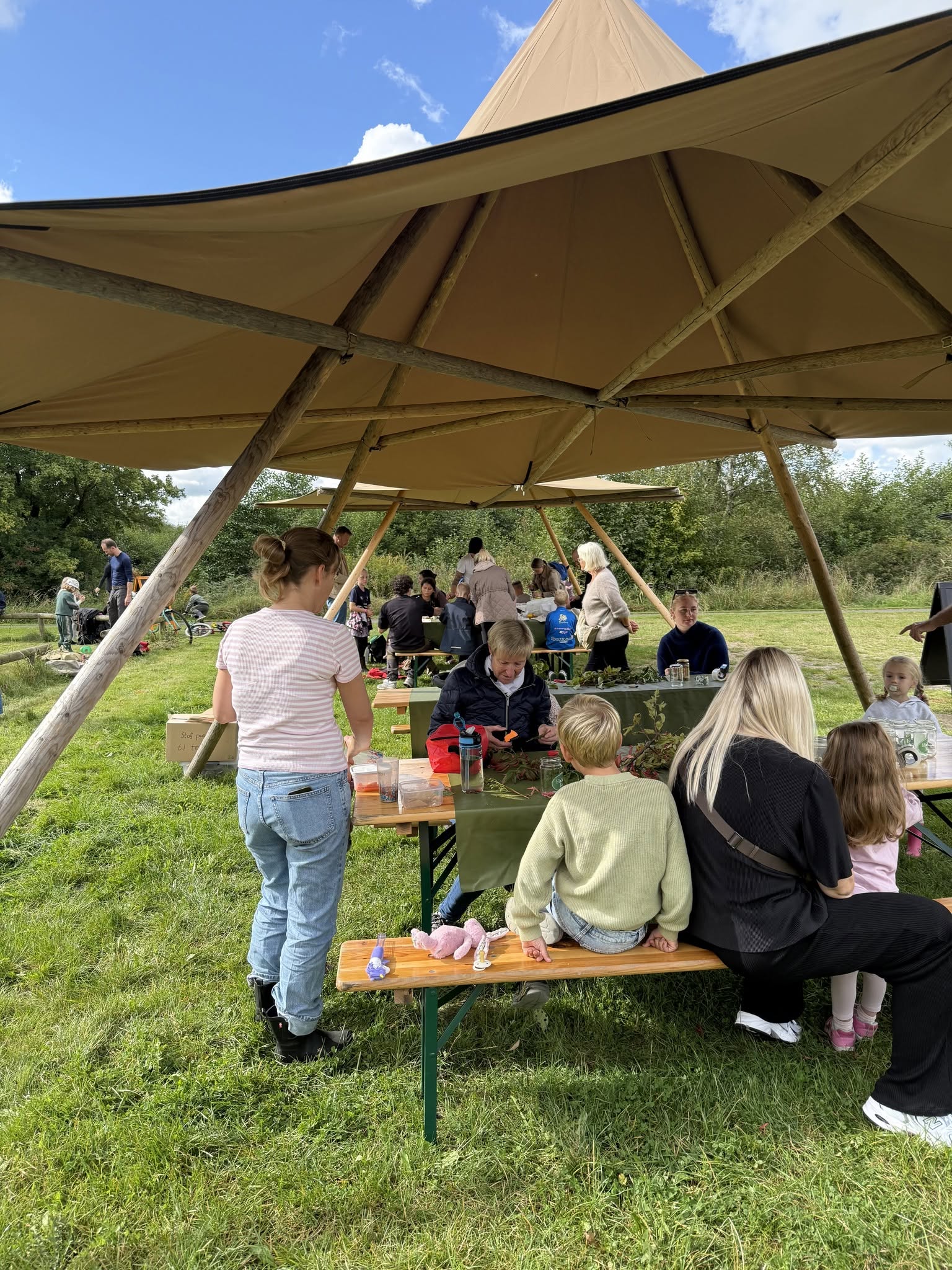Udendørs aktiviteter under glamping telte
