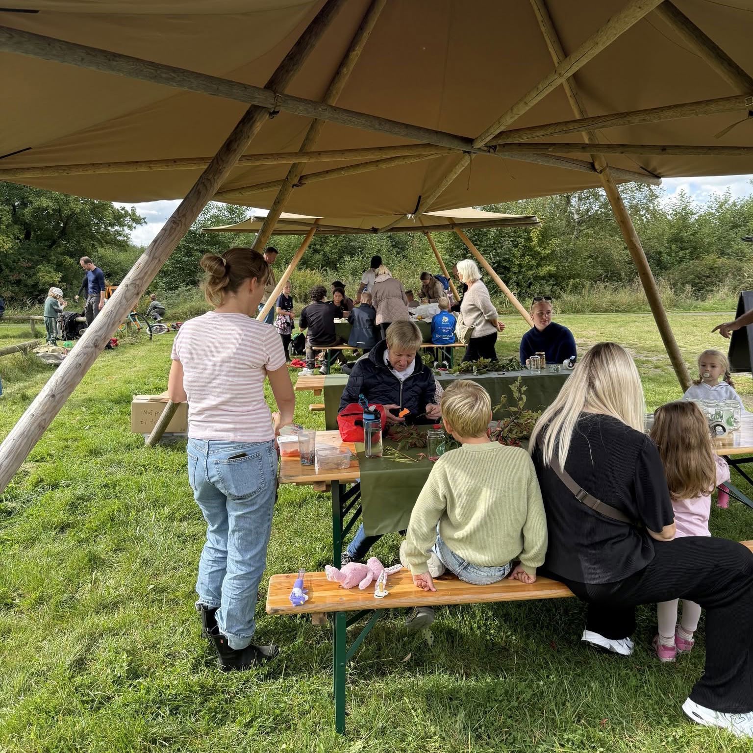 Udendørs aktiviteter under glamping telte